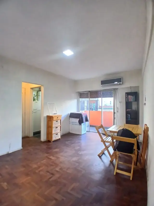 Se vende un departamento monoambiente con balcón al frente - Almagro
