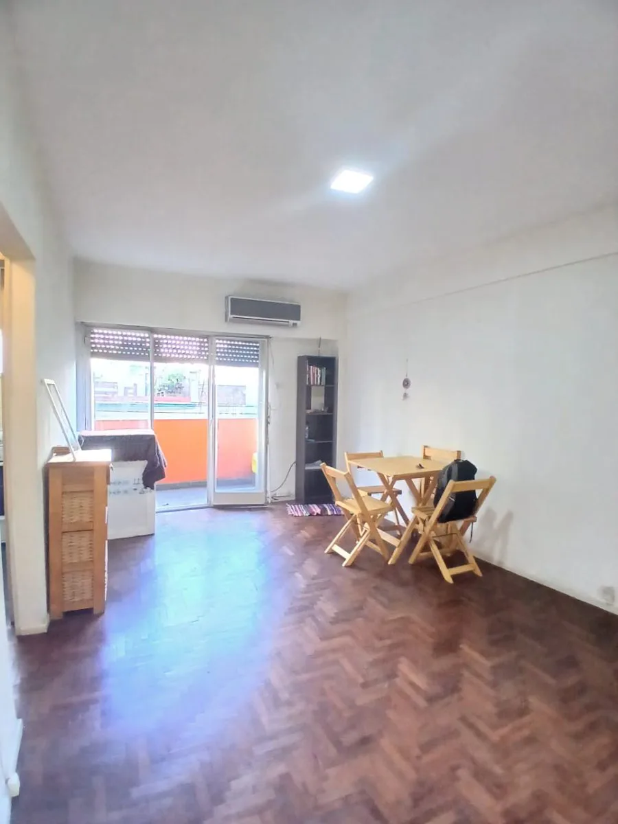 Se vende un departamento monoambiente con balcón al frente - Almagro foto 2