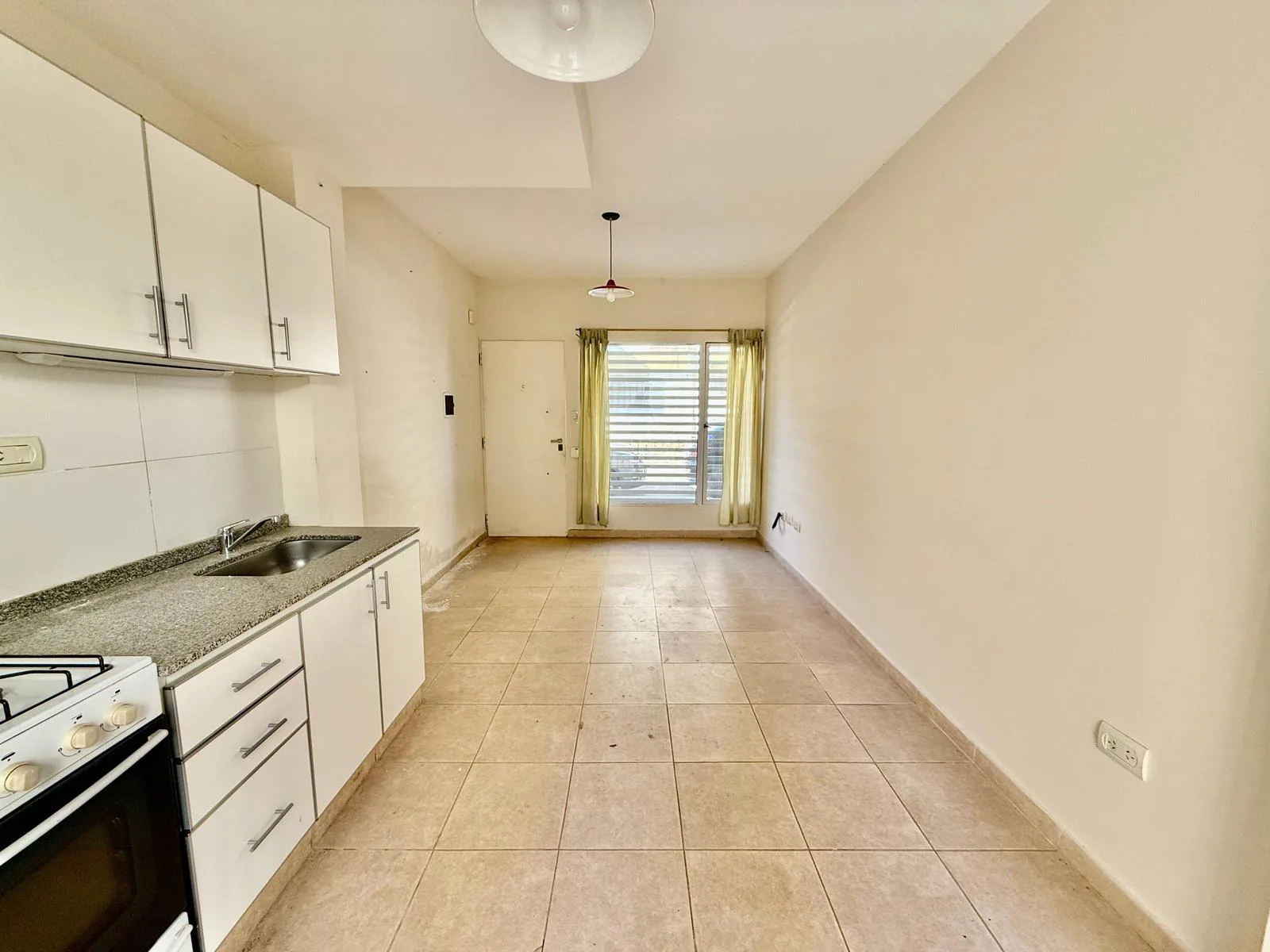 Zeballos 3000 - Monoambiente con cochera en venta - Echesortu foto 3