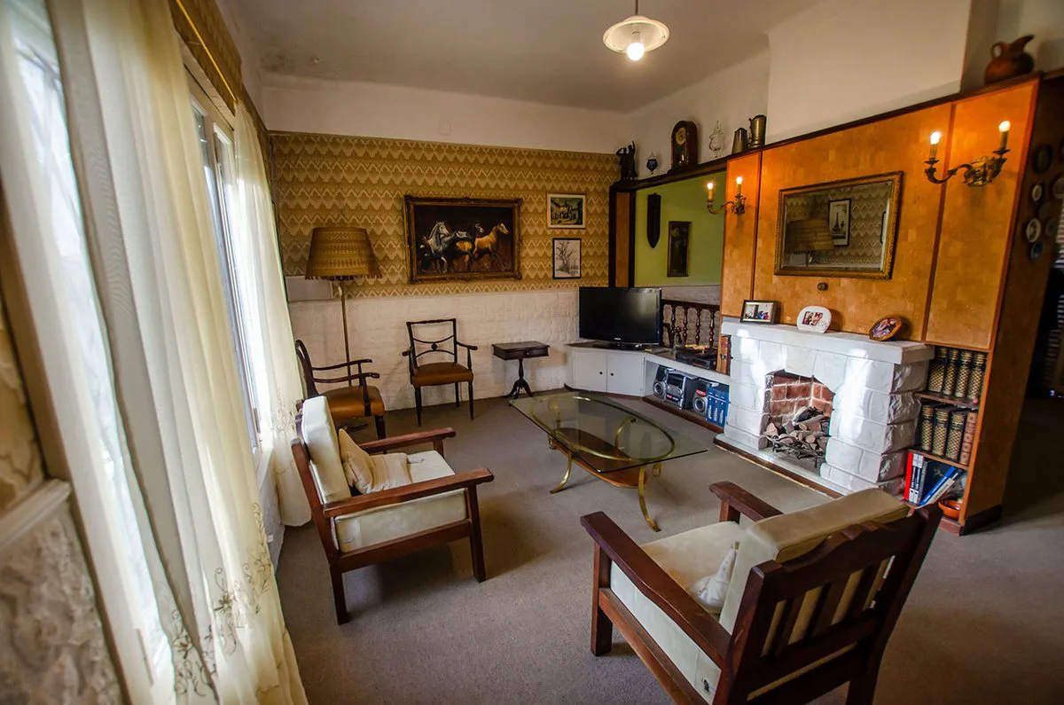 CASA TIPO CHALET EN VENTA CON PILETA Y GRAN PARQUE foto 3
