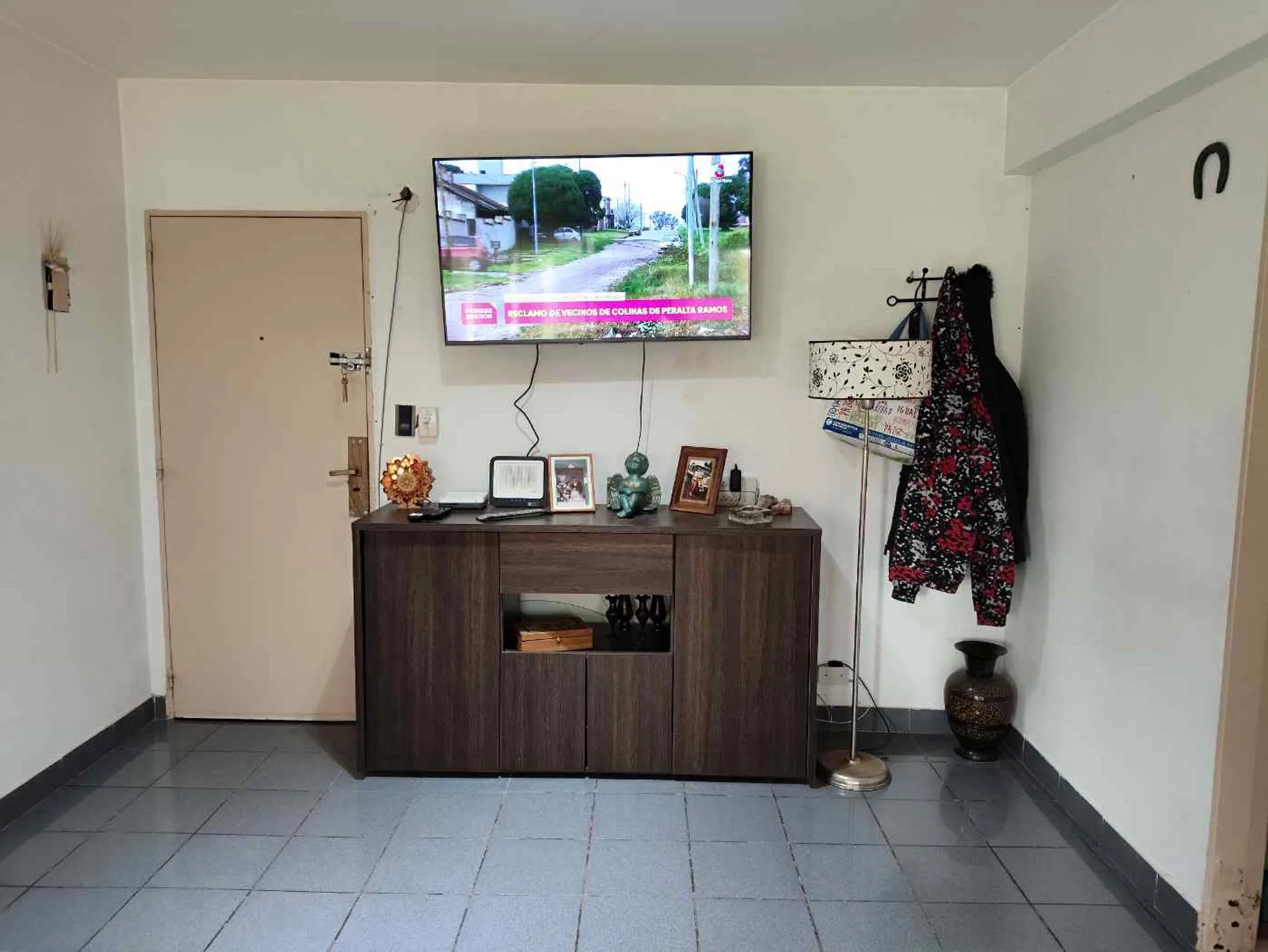 VENTA 3 Amb en Planta Baja con Cochera y Lavadero foto 2