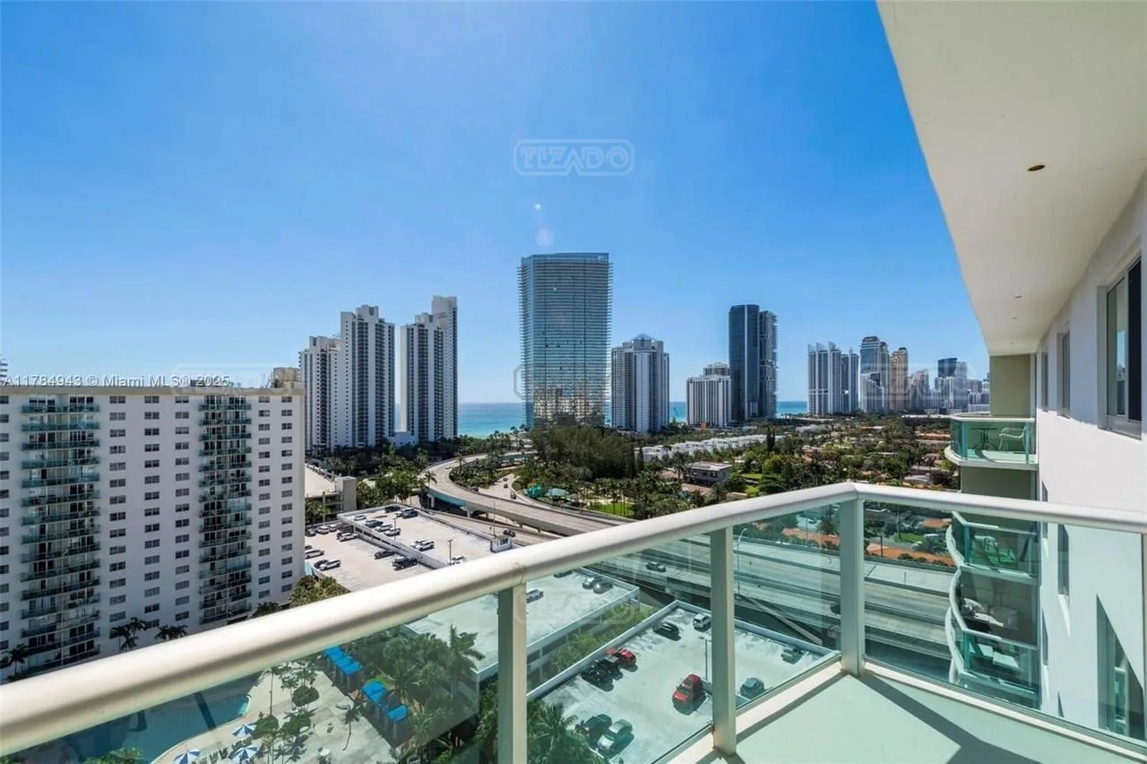 19380 Collins Av #PH-6 19300 foto 2