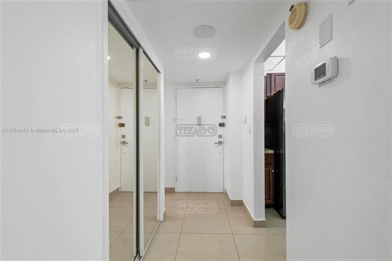 19380 Collins Av #PH-6 19300 foto 3