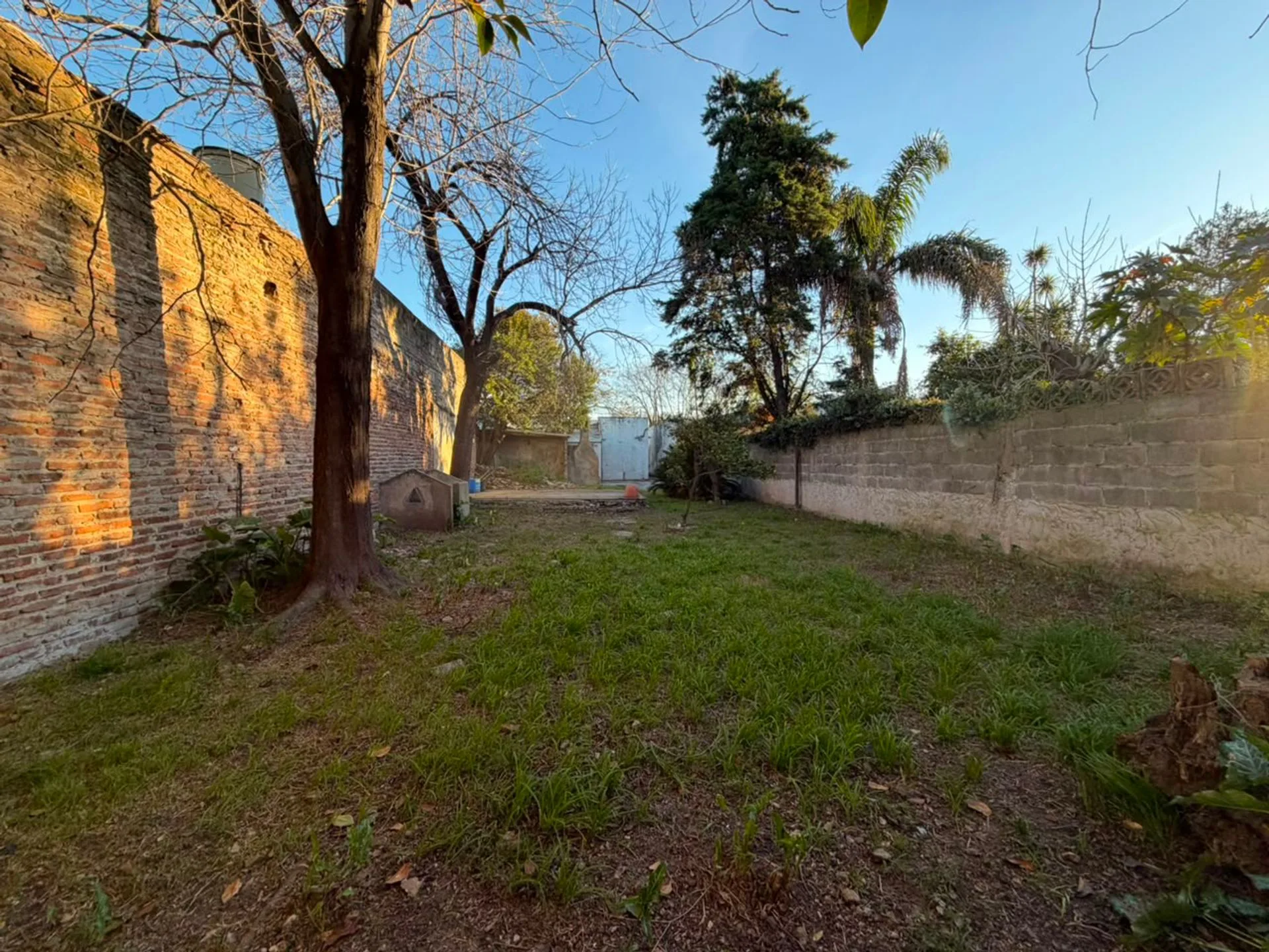 CASA EN VENTA A REFACCIONAR- PERMUTA foto 2