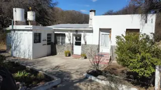 Excelente Lote con 2 casa 730mts cochera Sto Cabral 500 Barrios San Martin Capilla del monte foto 1