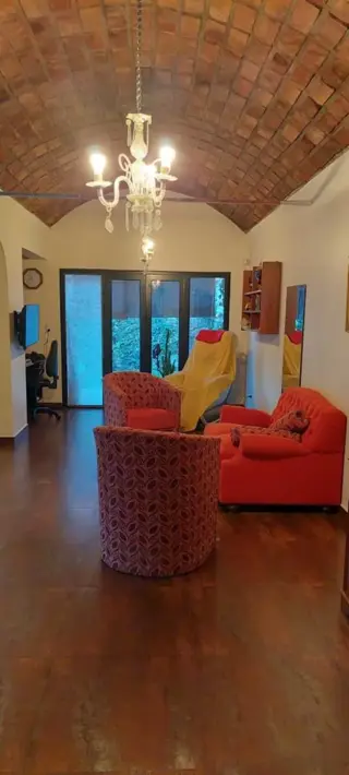 Casa con amplio jardin y Oficinas en Santa Genoveva foto 4