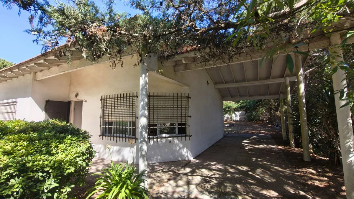 VENTA CASA 3AMB CON JARDIN Y COCHERA MAR DEL TUYU foto 3