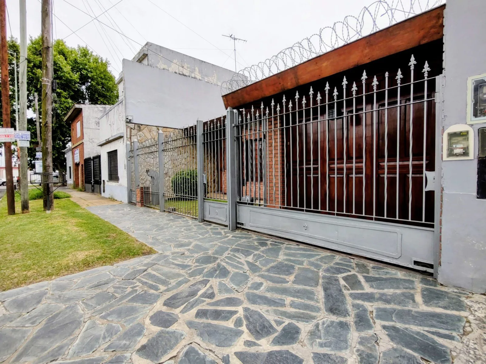 Casa en Venta 5 ambientes en Moron foto 3