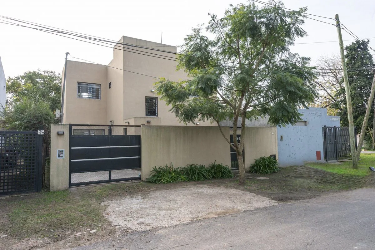 VENTA CASA 4 AMBIENTES C/PILETA EN TORTUGUITAS foto 2