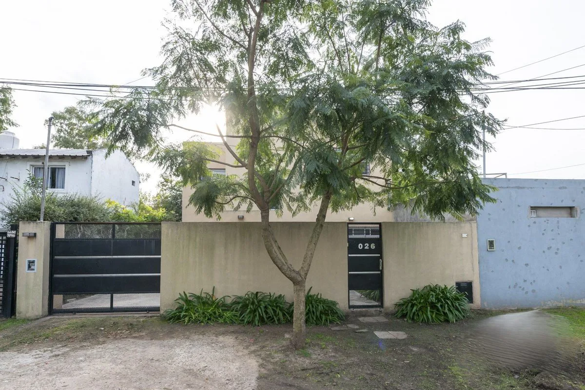 VENTA CASA 4 AMBIENTES C/PILETA EN TORTUGUITAS foto 3