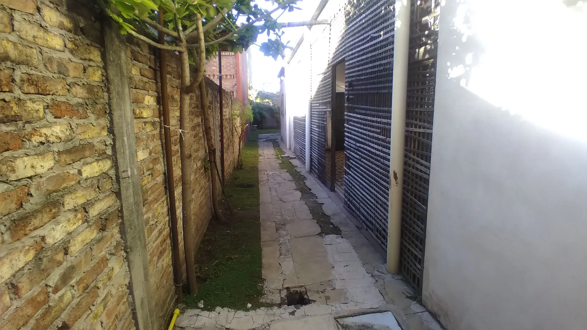 Lote con Casa 3 Amb Local al Frente Gran Potencial foto 3