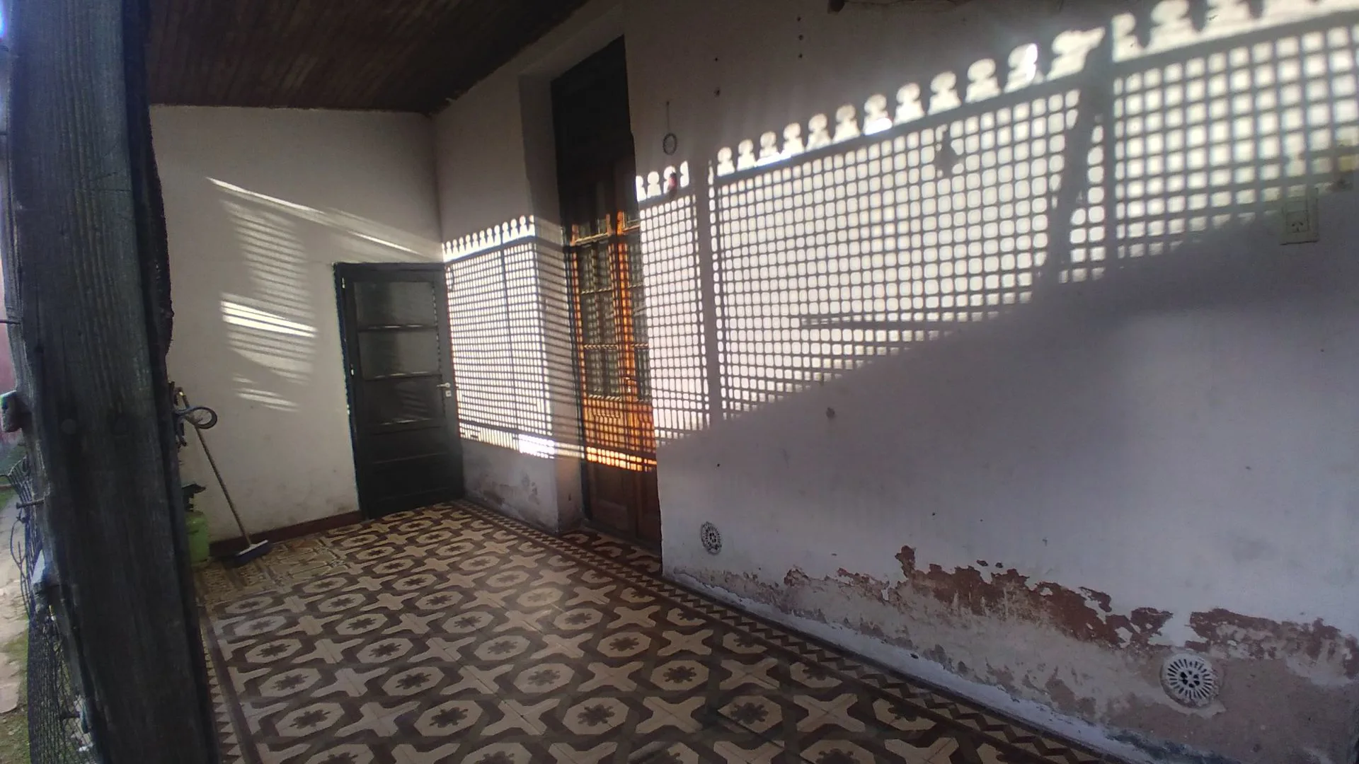 Lote con Casa 3 Amb Local al Frente Gran Potencial foto 4