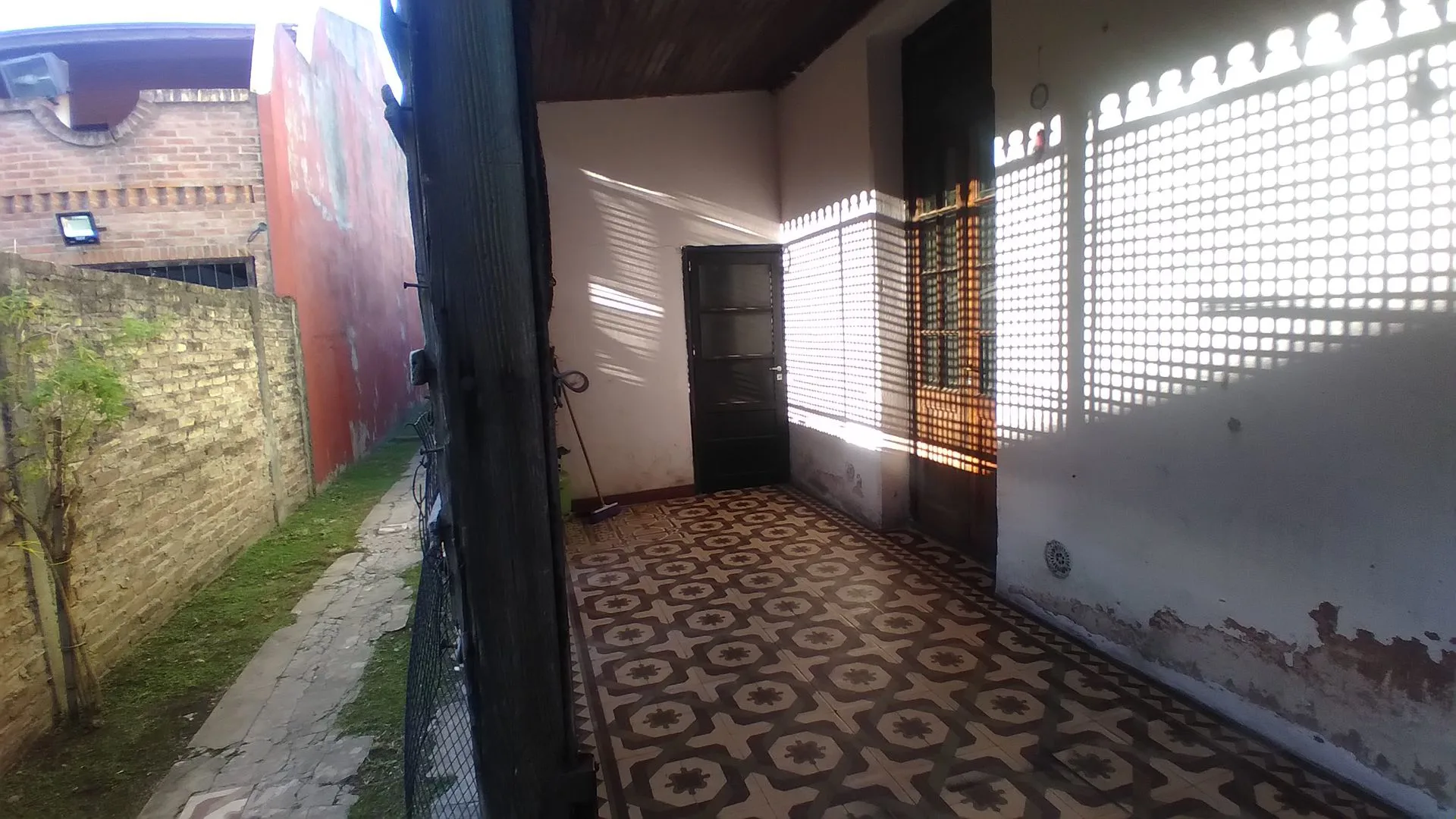Lote con Casa 3 Amb Local al Frente Gran Potencial foto 5