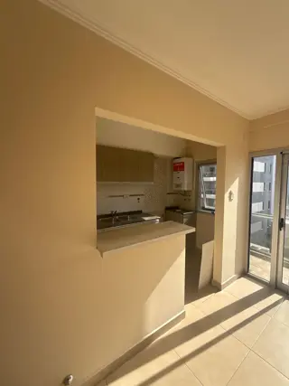 ALQUILER DE DEPARTAMENTO DE DOS DORMITORIOS CON COCHERA UBICADO EN ZONA CENTRO foto 4