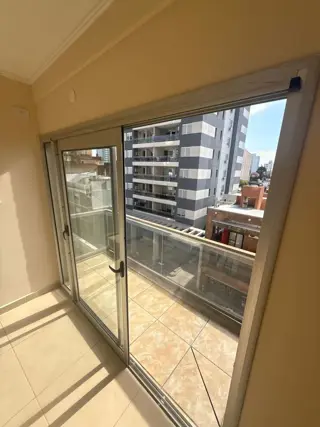 ALQUILER DE DEPARTAMENTO DE DOS DORMITORIOS CON COCHERA UBICADO EN ZONA CENTRO foto 5