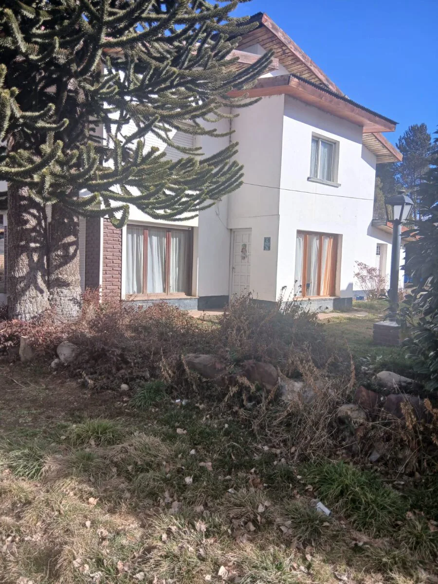 Sólida Casa de 224 m² en Dos Plantas – Estilo Patagónico sobre Ruta 40, El Maitén foto 4