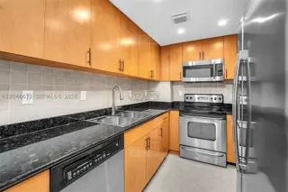 10350 W Bay Harbor Dr #8F 10300 foto 5