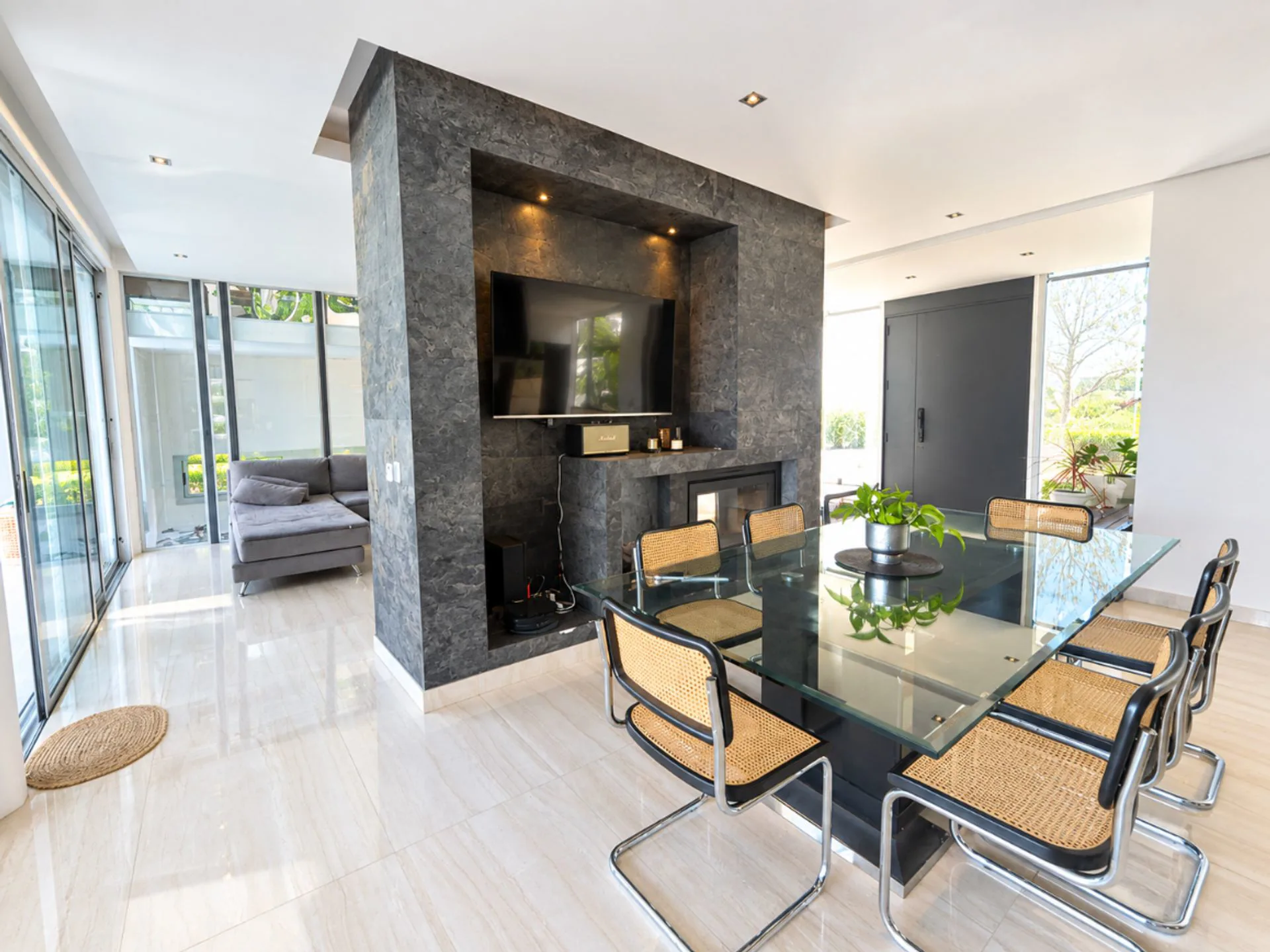 EXCLUSIVA CASA MODERNA EN EL CANTÓN- ISLAS foto 4