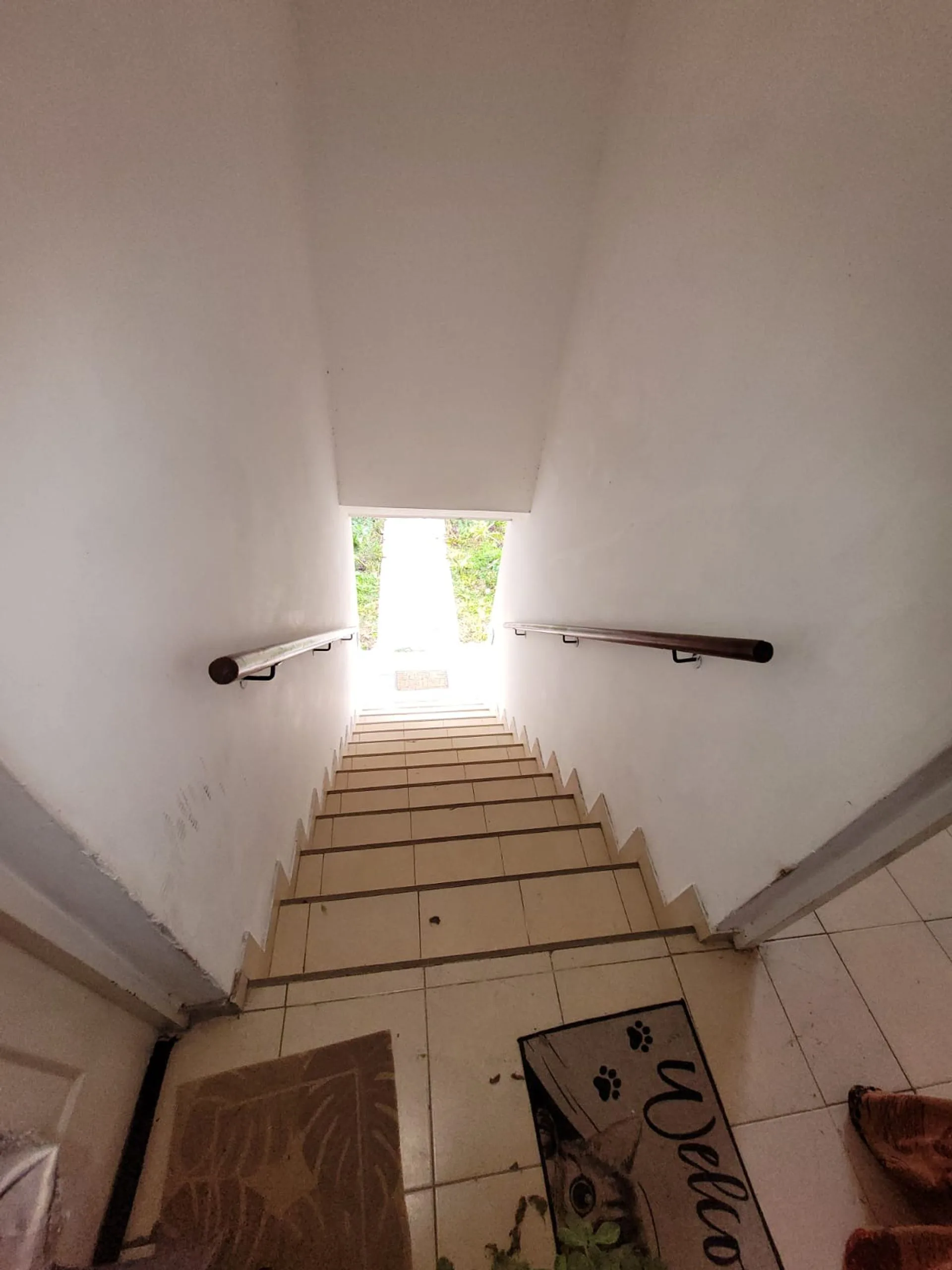 Departamento en planta alta con doble balcón foto 2