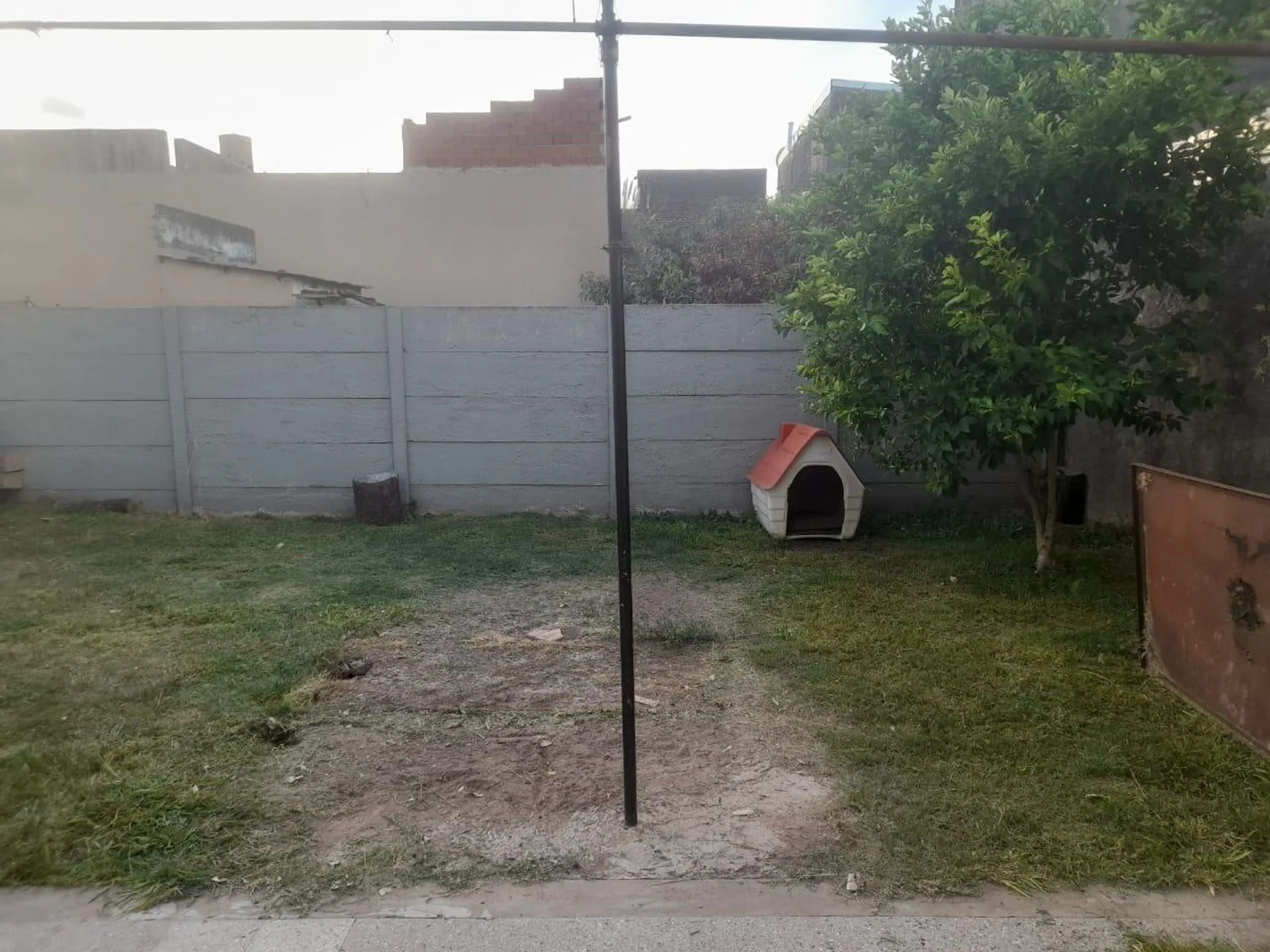 CASA DE 4 AMBIENTE C/COCHERA,PATIO Y GRAN TERRAZA foto 3