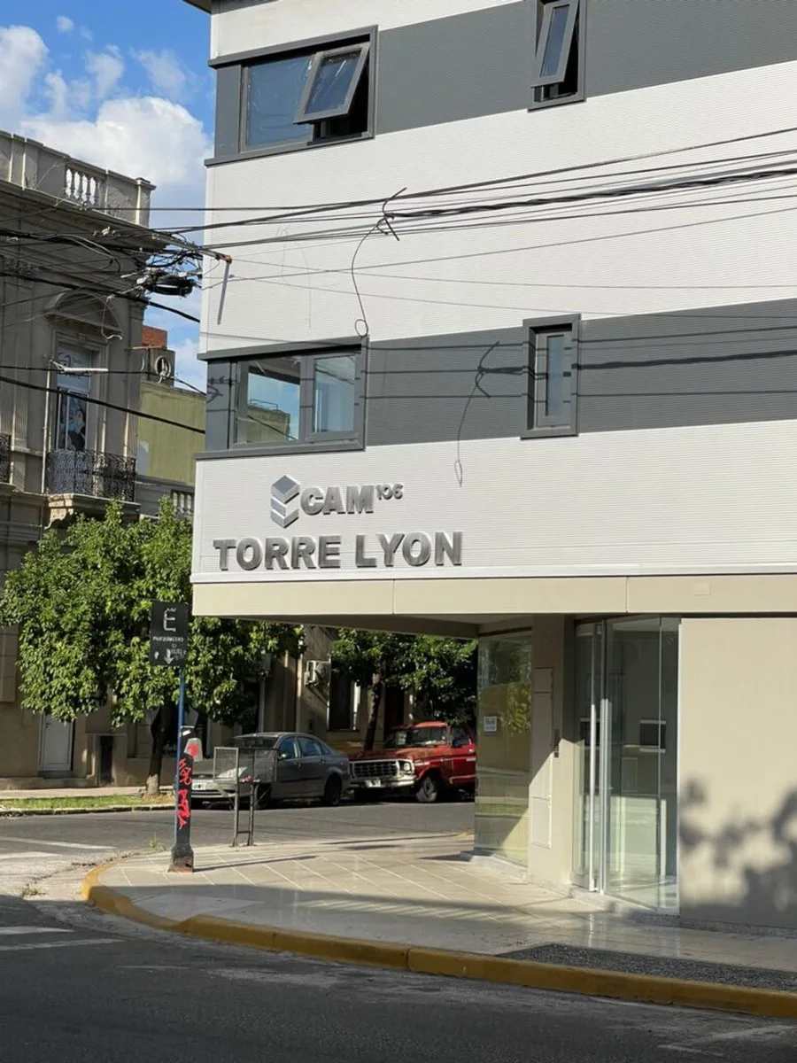 EN VENTA LOCAL COMERCIAL EN MACROCRENTRO foto 2