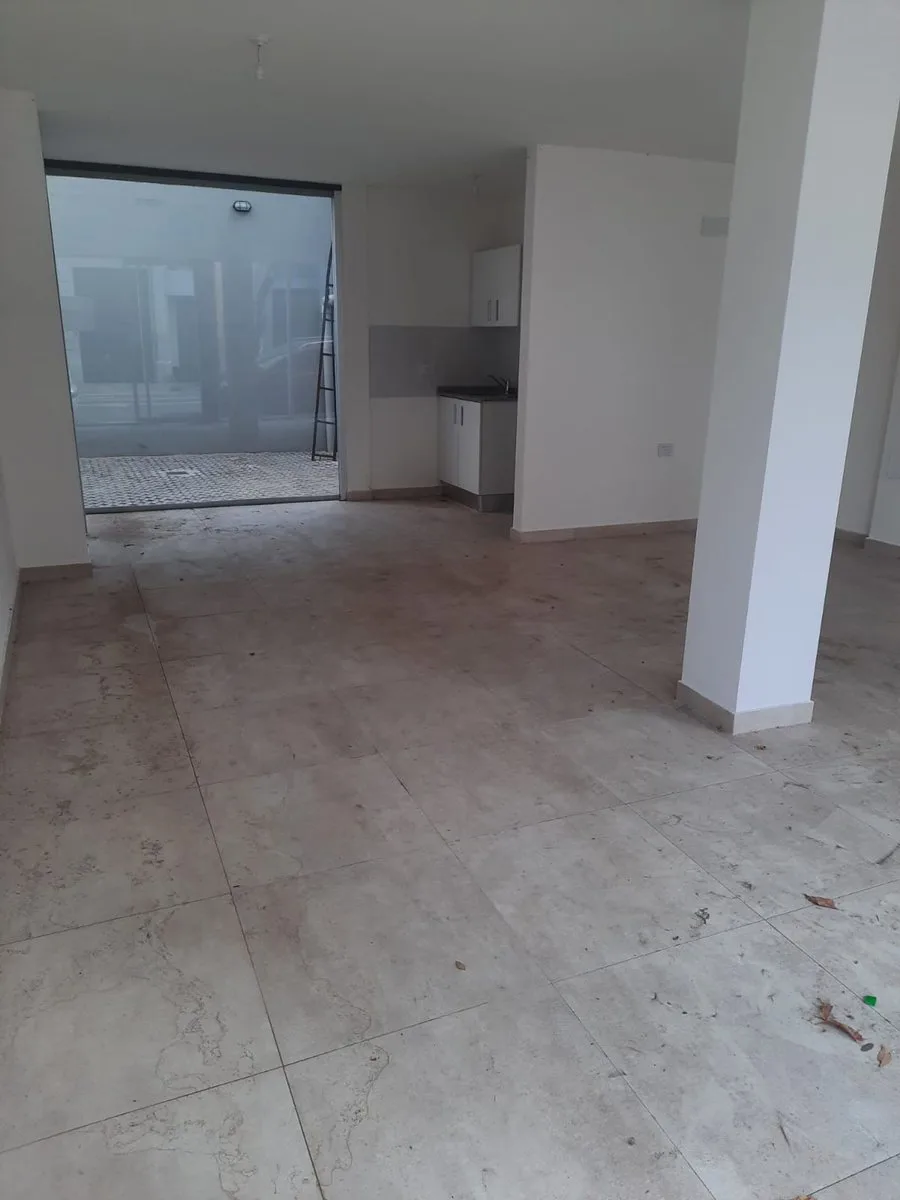 EN VENTA LOCAL COMERCIAL EN MACROCRENTRO foto 4