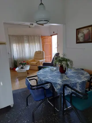 VENTA DE CASA EN CARLOS PAZ, CON 4 DEPARTAMENTOS Y LOCAL COMERCIAL SOBRE AV. ESTRADA. Estratégica Ubicación foto 3