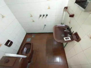 LOCAL DE 65 M2 EN ESQUINA, COCINA, BAÑO, DEPÓSITO Y SÓTANO foto 3