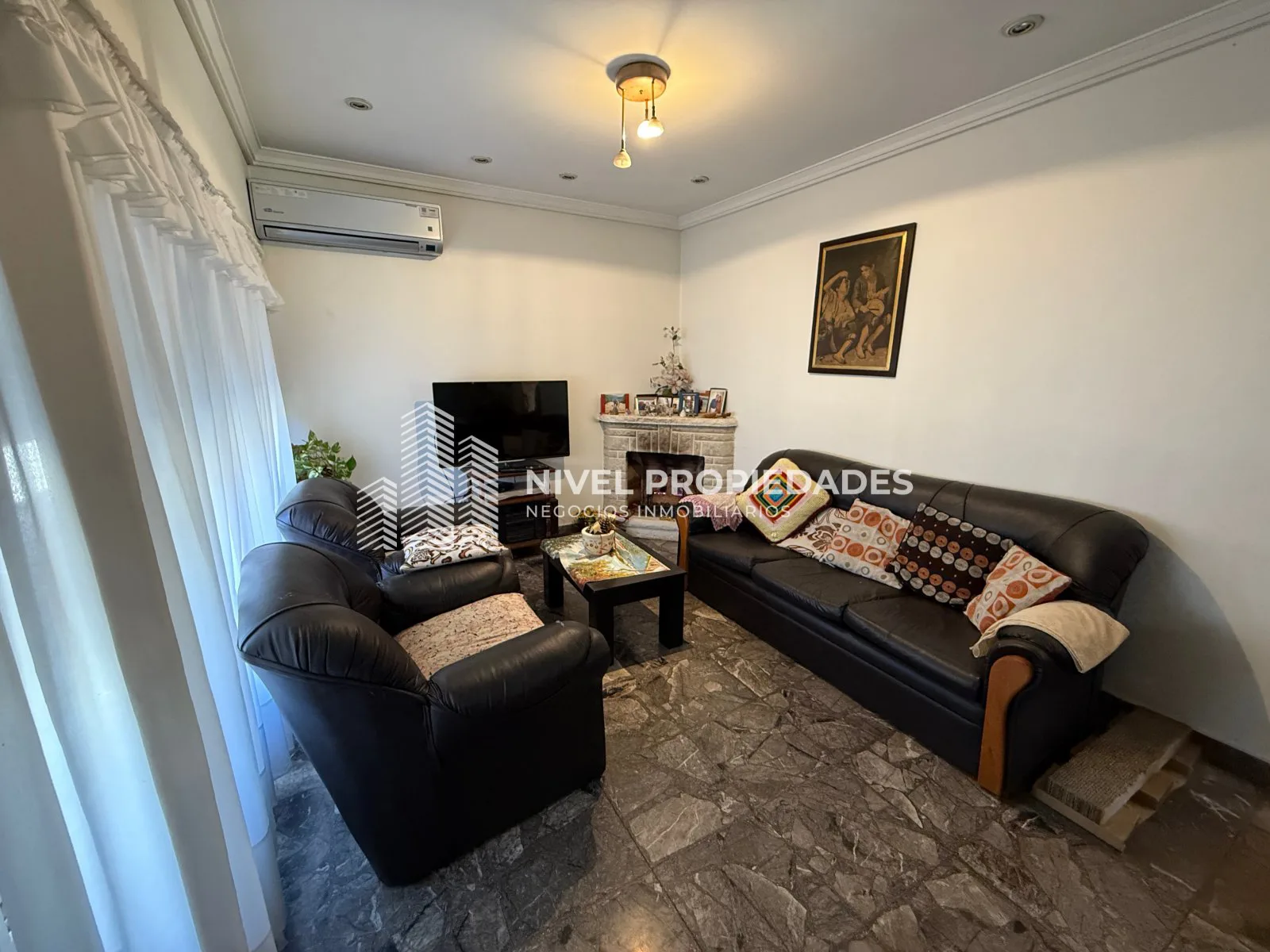 CASA AMERICANA 4 AMB CON GARAGE Y QUINCHO - VILLA LUZURIAGA foto 5