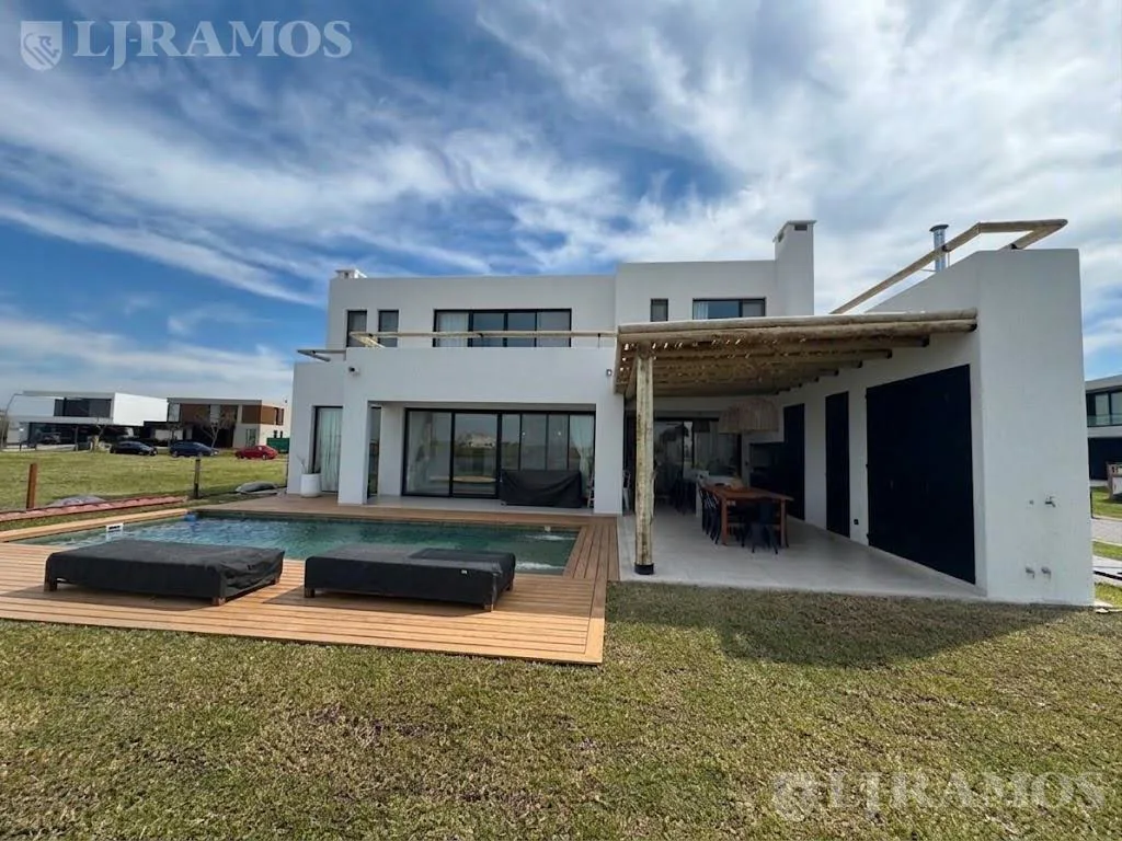 Casa en venta en el Barrio Amarras, Puertos / Escobar