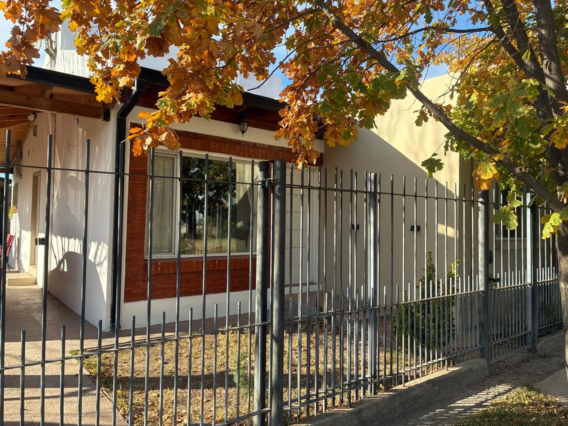 CASA EN VENTA  EN BARRIO ALIAGA EN GENERAL ROCA foto 2