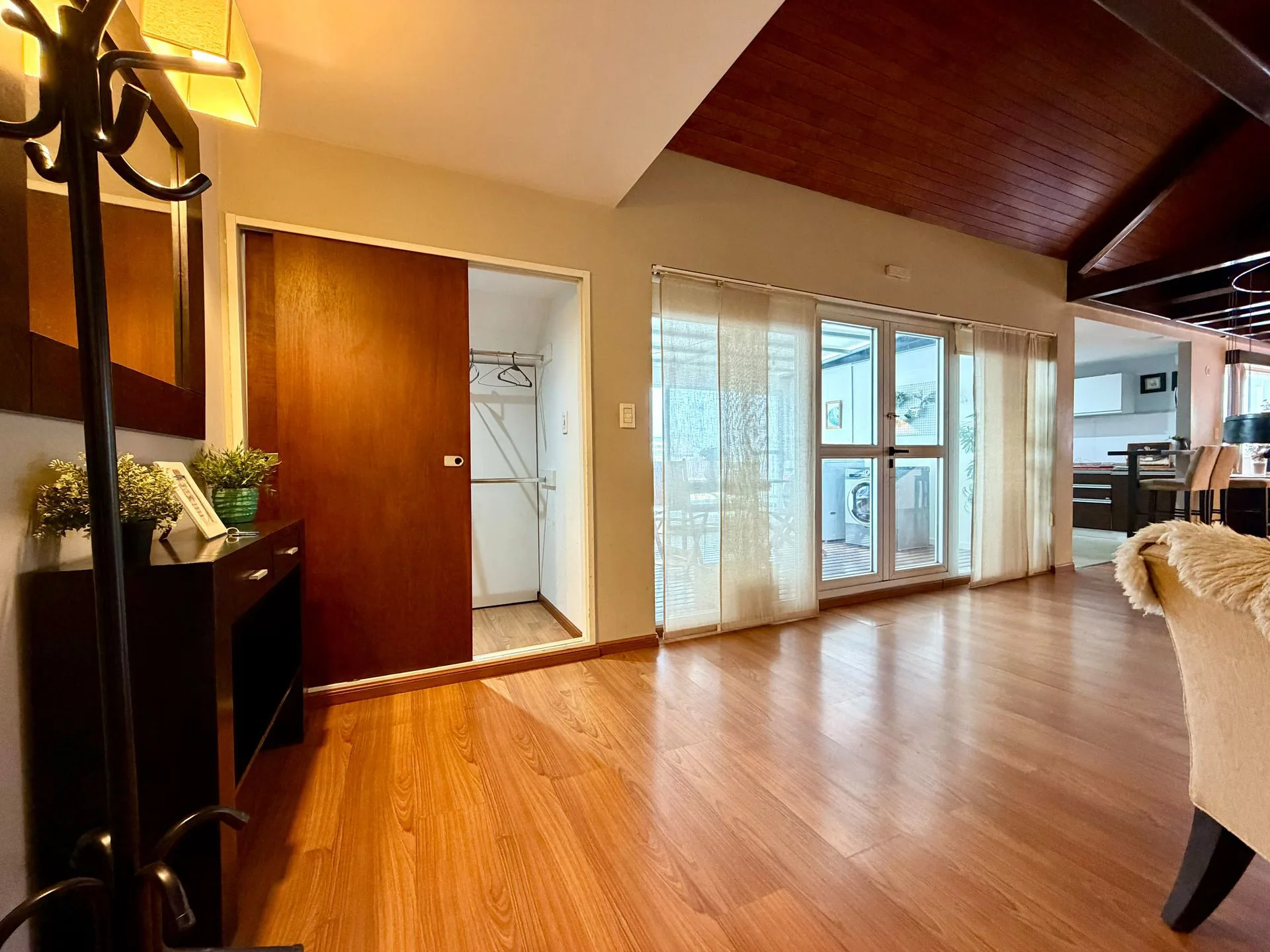 Dpto tipo Loft en venta con balcón y cochera, USH foto 2