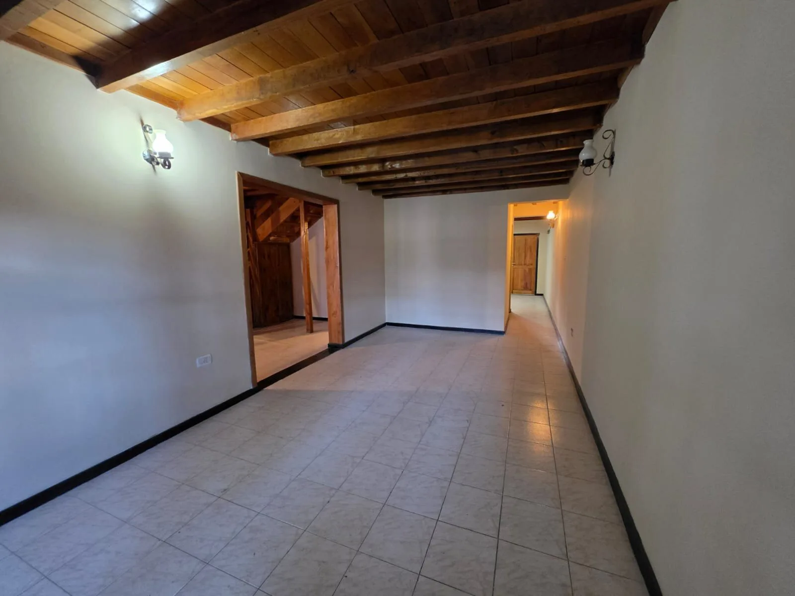 ALQUILER DE DUPLEX DE 4 DORMITORIOS EN EL CENTRO DE ESQUEL, CHUBUT foto 4