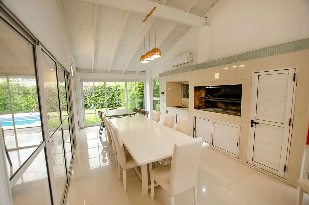 CASA EN VENTA EL VENADO CON PILETA CLIMATIZADA foto 2