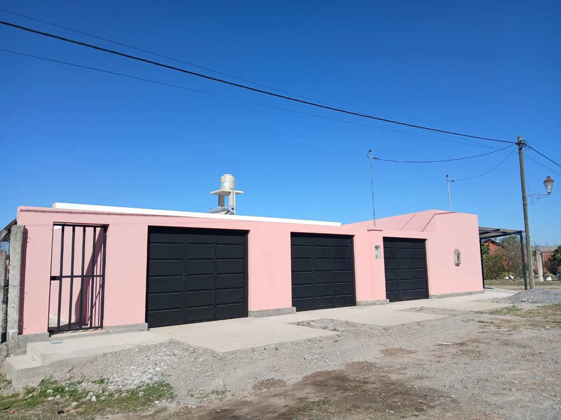 Venta 4 departamentos y salón comercial-C. Quijano foto 4