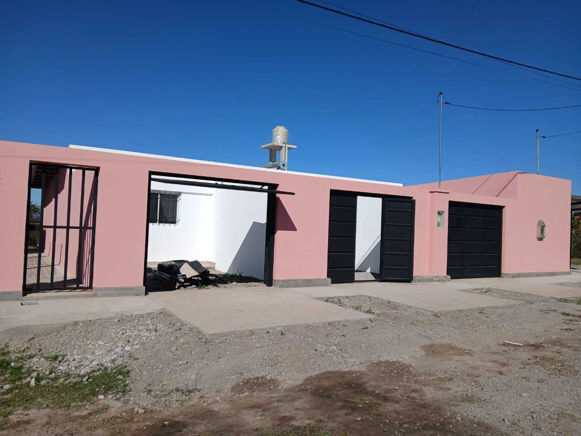 Venta 4 departamentos y salón comercial-C. Quijano foto 5