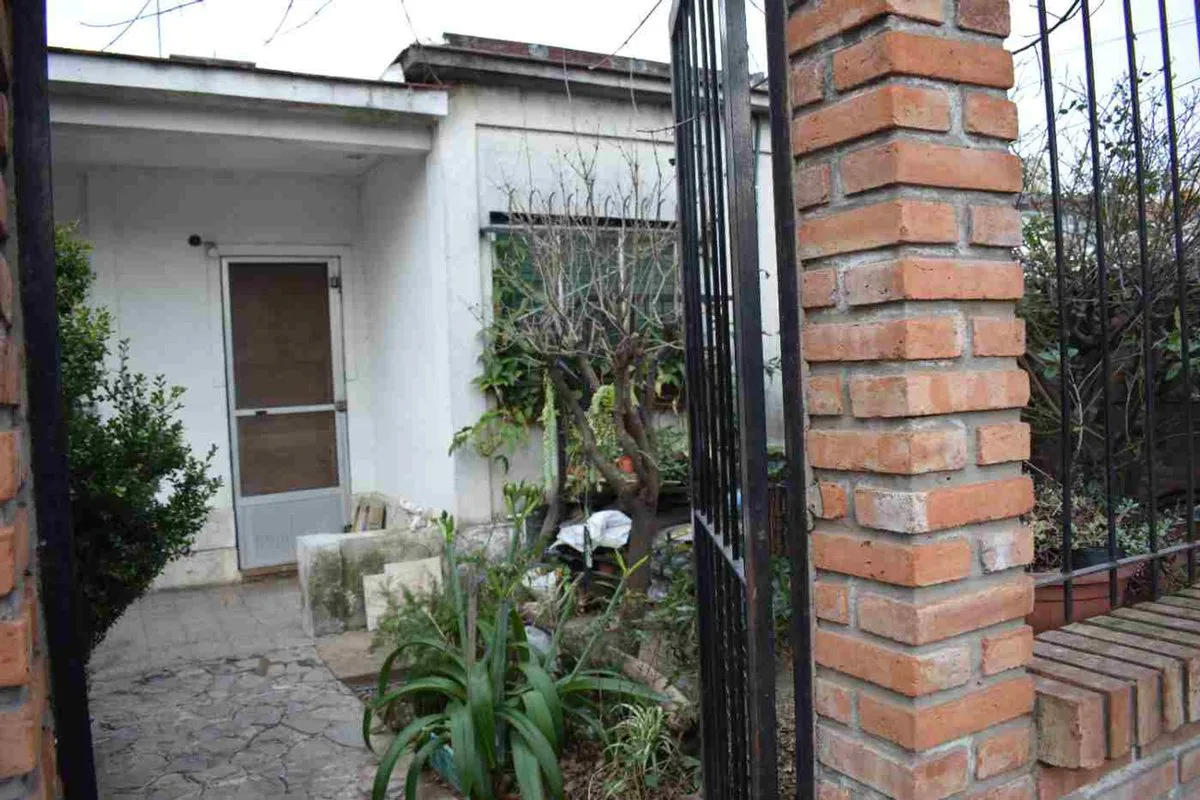 CASA A RECICLAR -LOTE PROPIO 600 M2  -VILLA CELINA foto 4