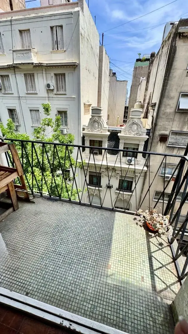 Depto 2 amb c/balcon a la calle