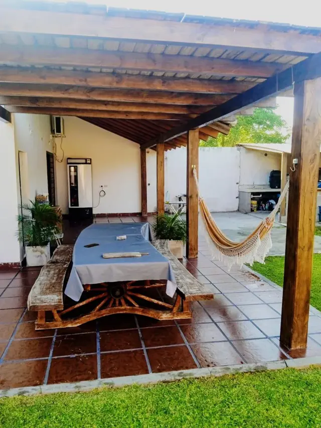 VENTA CASA ESQUINA CON PILETA Y COCHERA DOBLE