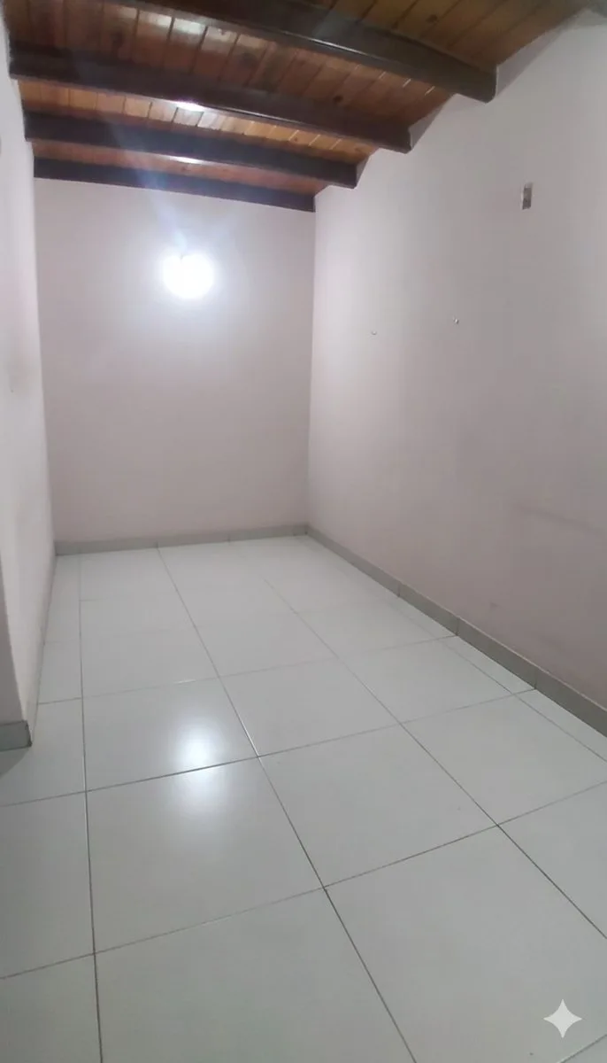 VENTA CASA ESQUINA CON PILETA Y COCHERA DOBLE foto 4