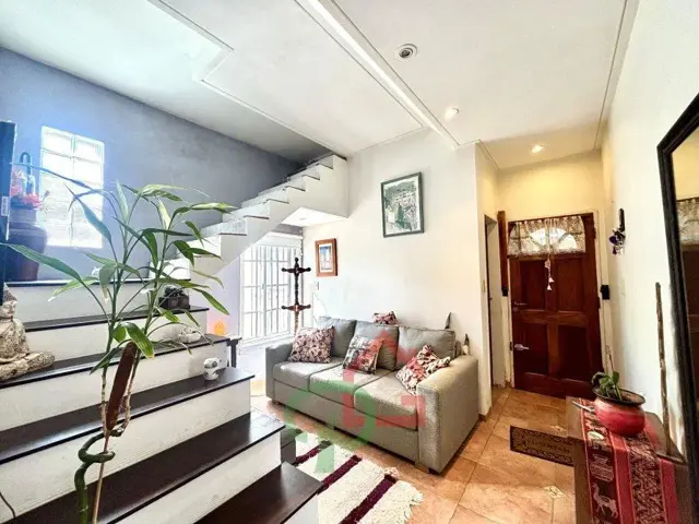 Casa Amplia con Jardín y Cochera - Gran Potencial de Expansión Apta Credito, Gba Sur - Zonaprop