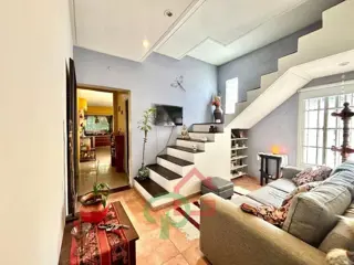 Casa Amplia con Jardín y Cochera - Gran Potencial de Expansión Apta Credito, Gba Sur - Zonaprop foto 3