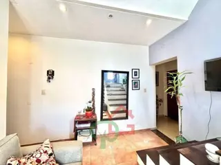 Casa Amplia con Jardín y Cochera - Gran Potencial de Expansión Apta Credito, Gba Sur - Zonaprop foto 5