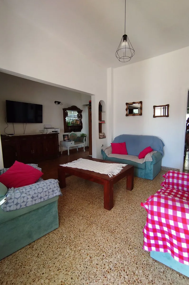 Venta Casa 4 Ambientes Moron Permuta apta Credito foto 2