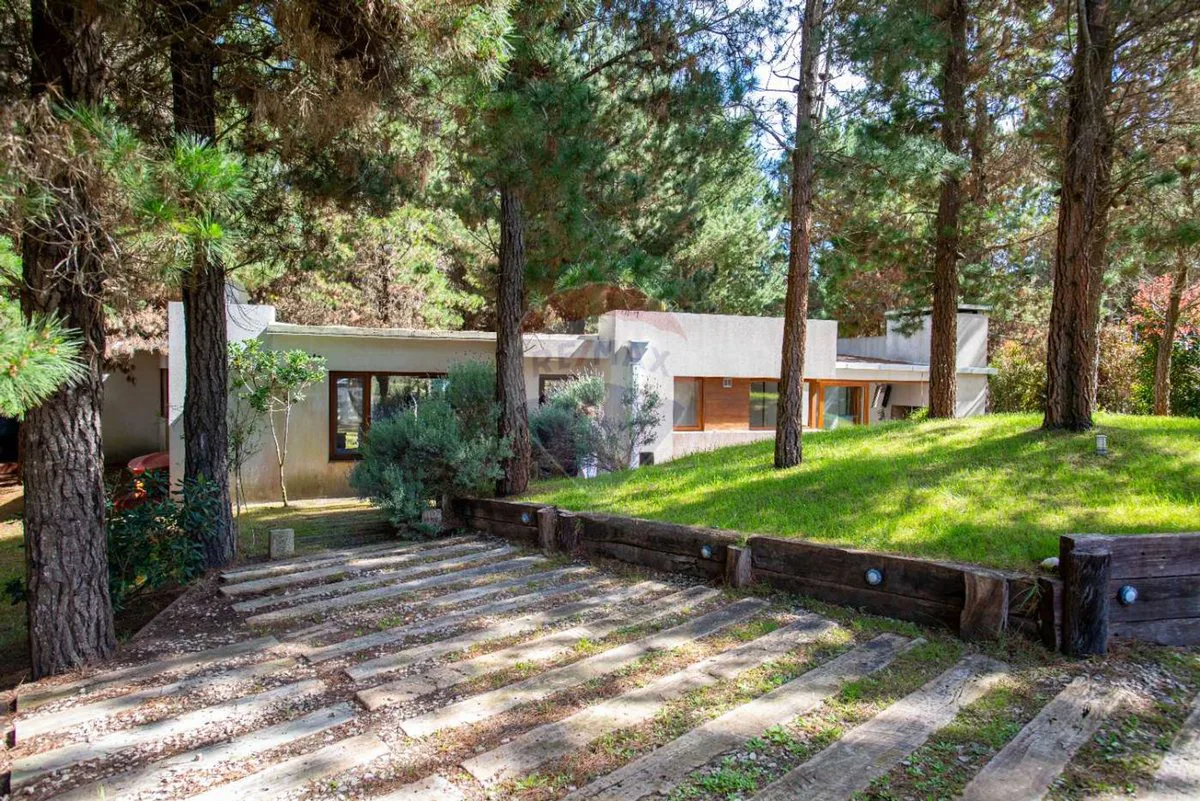 VENTA CASA COSTA ESMERALDA FONDO LIBRE Y PISCINA foto 2
