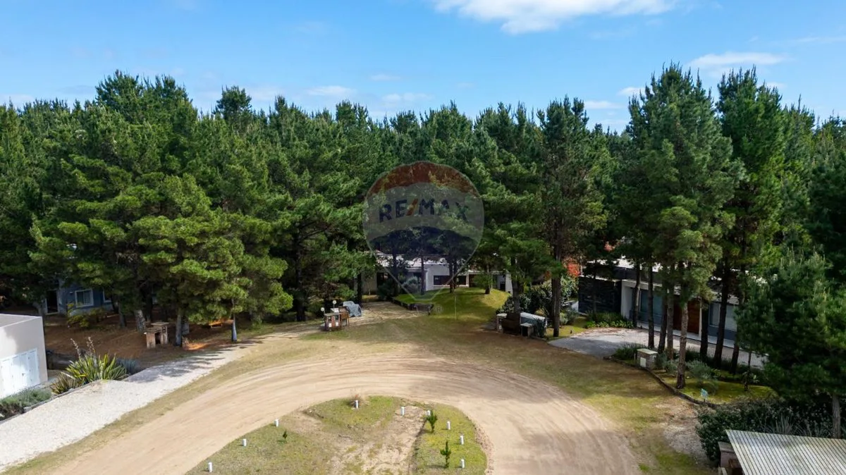 VENTA CASA COSTA ESMERALDA FONDO LIBRE Y PISCINA foto 4
