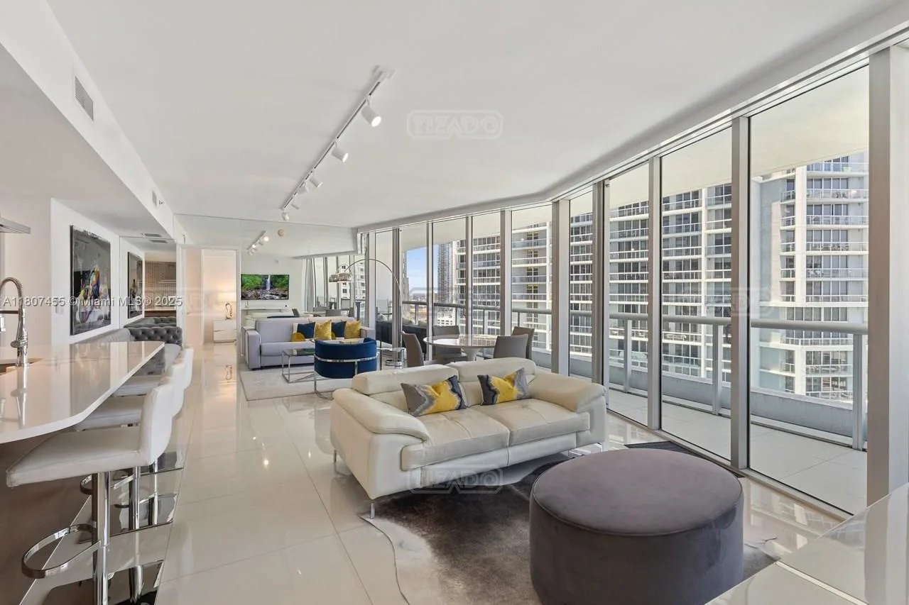 495 Brickell Ave #2304 400 foto 4