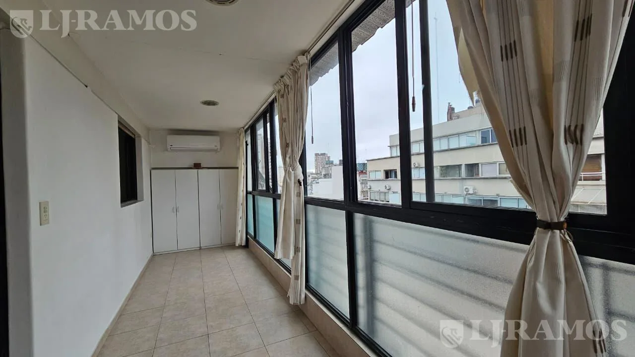 Departamento de 3 amb con balcón en alquiler en Belgrano. foto 3