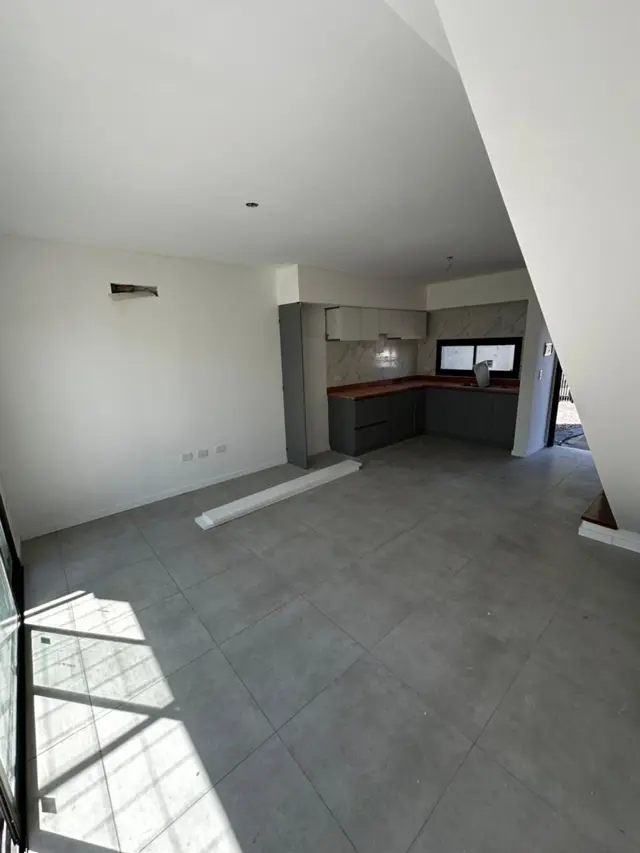 Venta duplex 2 dormitorios y Jardin en Fisherton