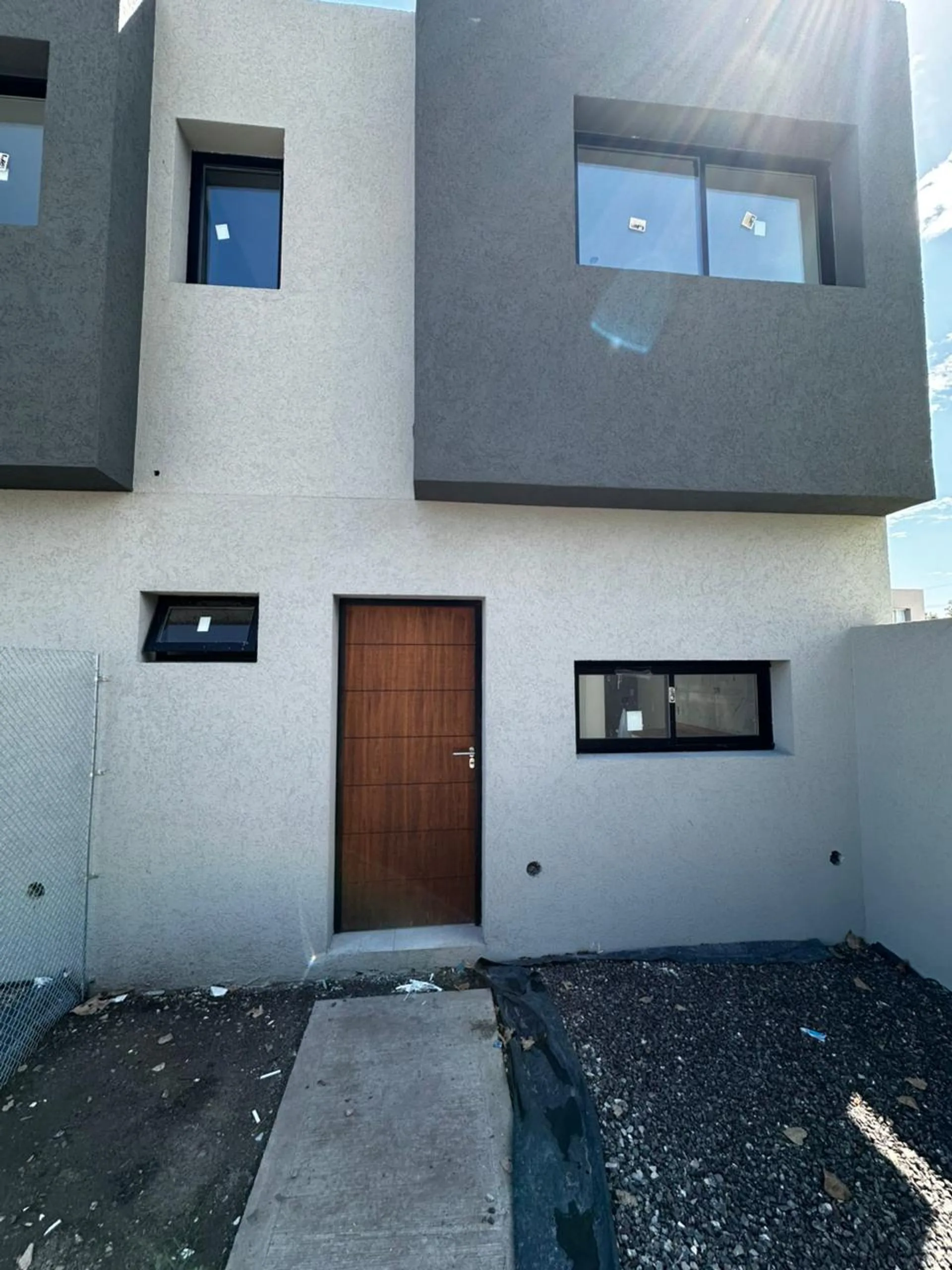 Venta duplex 2 dormitorios y  Jardin en Fisherton foto 4
